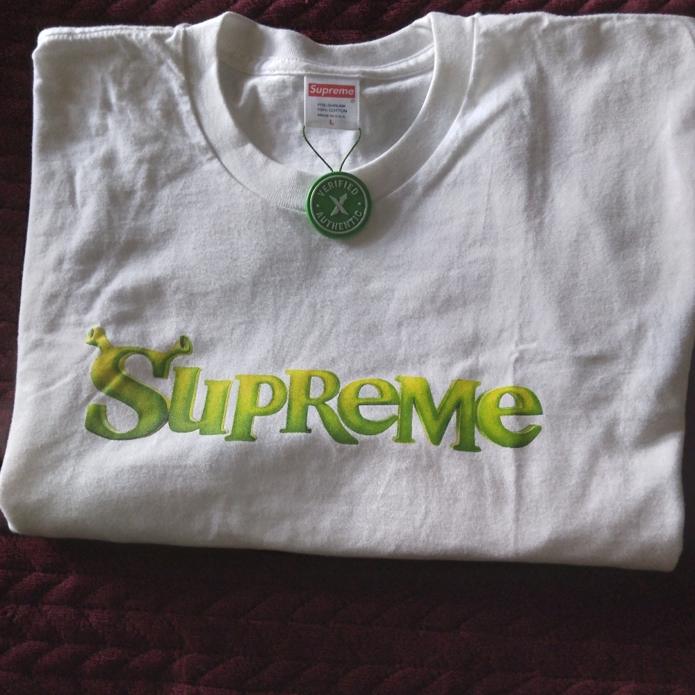 Supreme t shirt